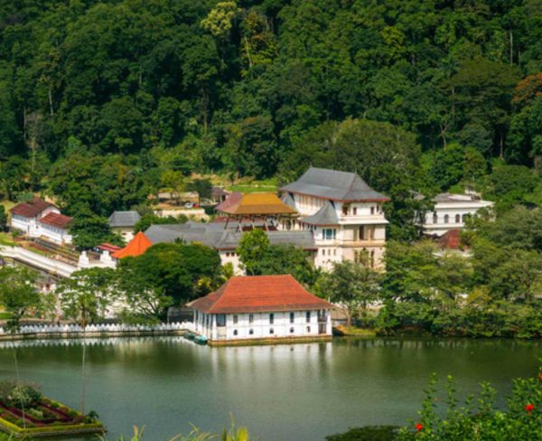 temple-of-tooth-relic-600x488