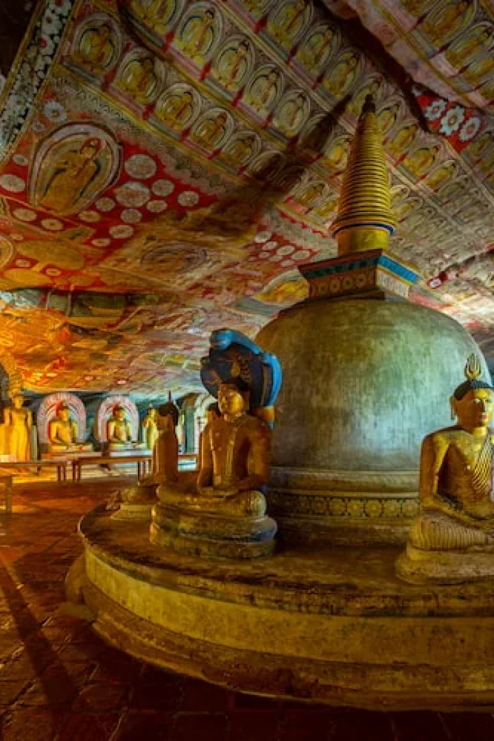 shutterstock_Dambulla-Cave-Temple-1
